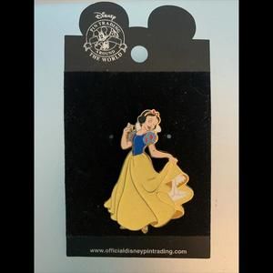 Walt Disney Pin Trading Round the World Snow White Full Body Figure  2004